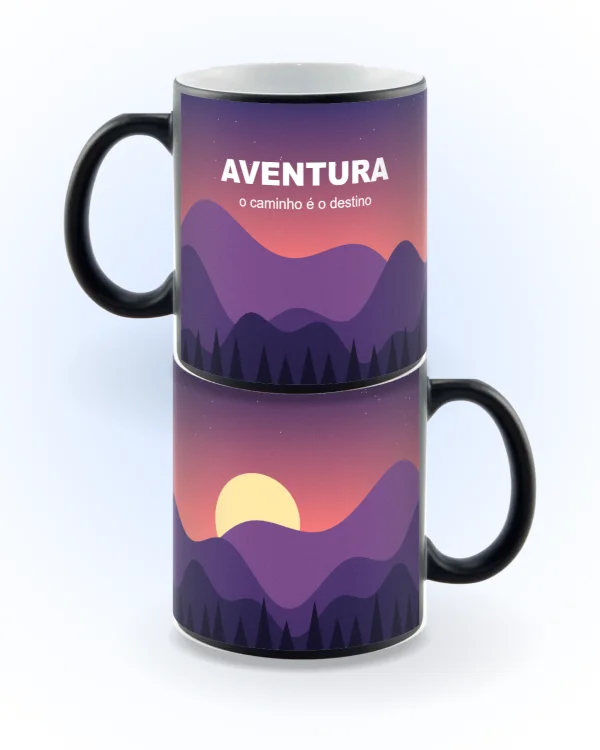 Mockup de caneca mágica preta fosca com arte de montanhas ao pôr do sol